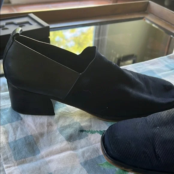 Donald J. Pliner | Shoes | Donald J Pliner Elegant Navy  display picture 1